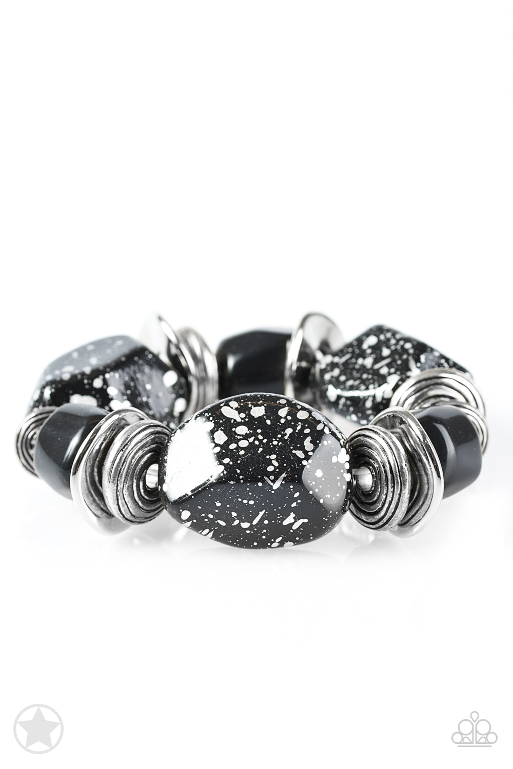 Chunky black beads with speckles of silver and a gorgeous glazed finish are threaded along a stretchy band with thick silver rings.