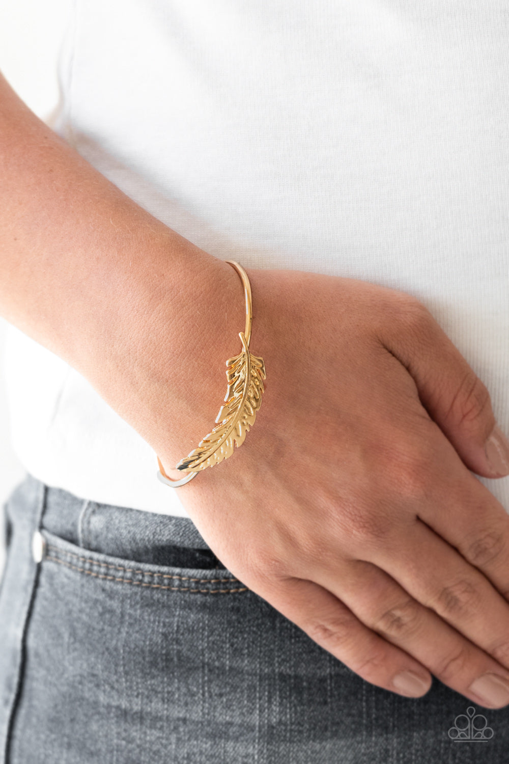 How Do You Like This FEATHER? - Gold Paparazzi Jewelry