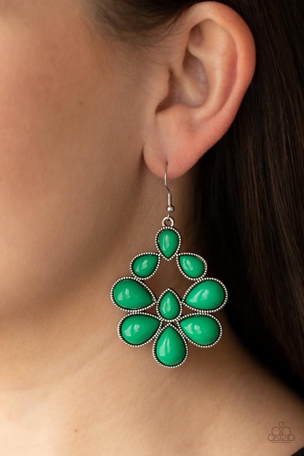 In Crowd Couture - Green Paparazzi Jewelry